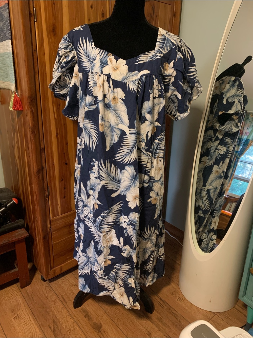 Hawaiian Navy Floral Puff-Sleeve Dress